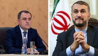 وزير الخارجية الإيراني (يمين) والأذري (يسار)