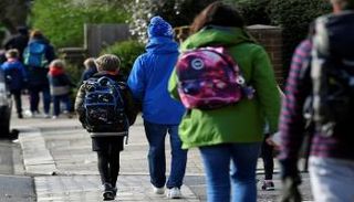 ارتفاع إصابات كورونا بين الأطفال في بريطانيا