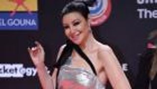 مهرجان الجونة.. أروى جودة تتألق بفستان فضي خلال حفل الافتتاح