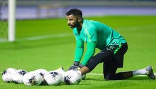 إصابة محمد عويس حارس الأهلي السعودي