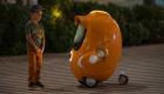 "أوبتي" الودود يخطف الأنظار بإكسبو 2020 دبي.. علم ومرح