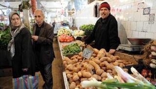 سوق للخضر والفواكه بالجزائر - أرشيفية