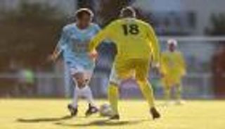 هدف من جهة رئاسية.. ماكرون "الحريف" يسجل بمباراة خيرية