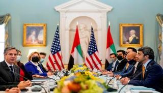 جانب من اللقاء الثنائي بين الشيخ عبدالله بن زايد وأنتوني بلينكن