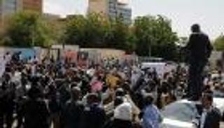 مسيرة سلمية لقانونيين سودانيين باتجاه القصر الرئاسي في الخرطوم