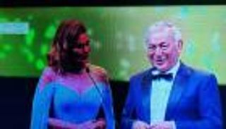 يسرا تغازل عائلة ساويرس في مهرجان الجونة: "ضهر وسند"