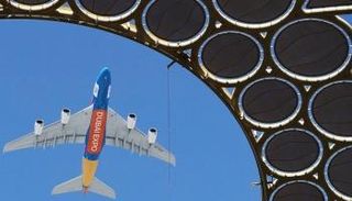 طائرة إكسبو تزين سماء دبي