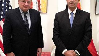 رئيس مفوضية الانتخابات الليبية يلتقي السفير الأمريكي