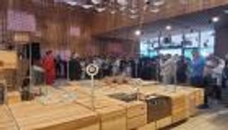 الطاولة الناطقة.. أعجوبة بولندية تحاكي زوار "إكسبو 2020 دبي" 