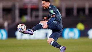 ليونيل ميسي خلال مباراة الأرجنتين وبيرو