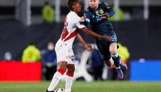 من مباراة الأرجنتين وبيرو