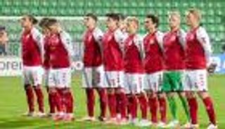 "وصلة سباحة" تورط منتخب الدنمارك في فضيحة أخلاقية