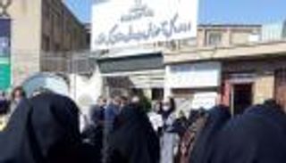 "ثورة المعلمين".. إيران تعتقل قياديا نقابيا