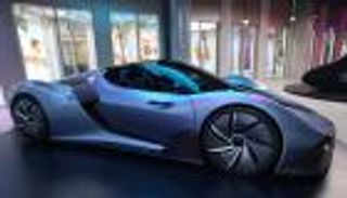 سلوفاكيا تستعرض عضلاتها بسيارة هيدروجينية بإكسبو دبي