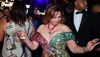 صورة إلهام شاهين المثيرة للجدل