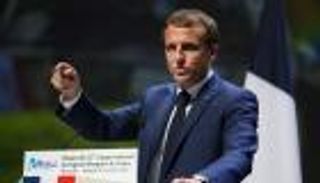 من موقع مجزرة.. ماكرون يقر بجرائم فرنسا ضد جزائريين