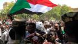 طالبوا بحل الحكومة.. الآلاف يتظاهرون تأييدا للجيش السوداني