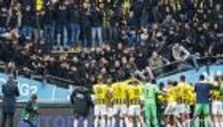 بحضور جزائري.. جماهير فريق هولندي تحطم مدرجا احتفالا بفوز صعب