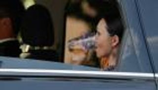 موقف محرج في زفاف جينيفر جيتس ونايل نصار.. بطلته "ابنة ملياردير"