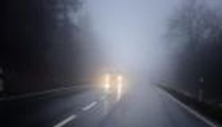نصائح وتدابير هامة لقيادة السيارة بطريقة آمنة في الضباب