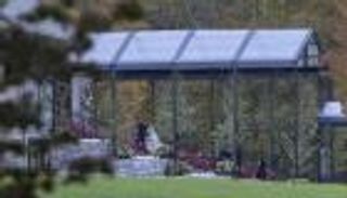 زفاف نايل نصار وجينيفر جيتس.. زهور الحفل تصنع ثروة مليونية