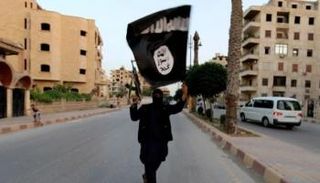 أحد عناصر تنظيم داعش الإرهابي - أرشيفية