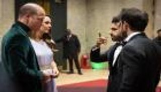 لغة الجسد تجيب.. لماذا وضع محمد صلاح يده في جيبه أمام الأمير ويليام؟