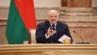 "ورقة الدبلوماسيين".. سفير فرنسا يغادر بيلاروسيا