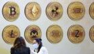 أسعار العملات الرقمية.. "بيتكوين" نحو قمة جديدة و"بينانس كوين" الأعلى
