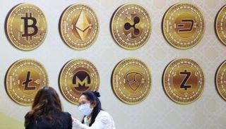 بيتكوين تتمسك بمستواها فوق الـ62 ألف دولار