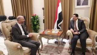 جانب من لقاء وزير خارجية اليمن والمبعوث الأمريكي