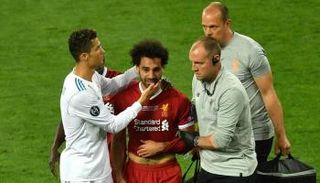 محمد صلاح مع كريستيانو رونالدو