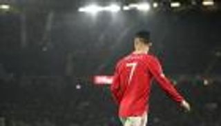 قميص يوفنتوس يحرج تمثال كريستيانو رونالدو