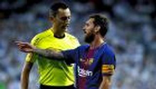 أبرزها خبير اقتصادي.. 6 معلومات عن حكم كلاسيكو برشلونة وريال مدريد