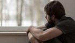 أعراض تنذر بالاكتئاب.. احذر من العزلة الاجتماعية