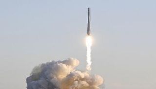  أول تجربة لإطلاق صاروخ محلي الصنع إلى الفضاء في كوريا الجنوبية