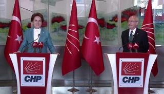 كمال قليتشدار أوغلو وميرال أكشينار خلال المؤتمر الصحفي