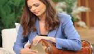 هنادي مهنا تخطف الأنظار.. تغني مهرجانات وتعزف على الطبلة