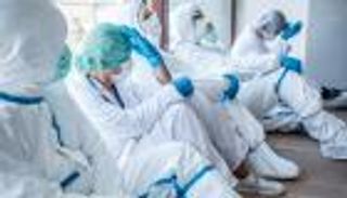 كورونا يحصد أرواح عشرات الآلاف من العاملين الصحيين