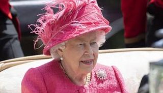 الملكة إليزابيث 