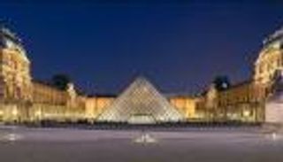 تختبئ ساعتين في مرحاض اللوفر لهدف إنساني