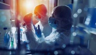 الخروج من قيود كورونا يعتمد على مدة المناعة الناتجة عن العدوى والتطعيم