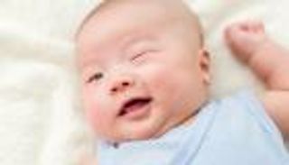 الحركات اللاإرادية عند الأطفال الرضع.. الأسباب والعلاج