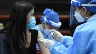 الصين تعلن تطعيم 75% من سكانها بالكامل بلقاحات كوفيد-19