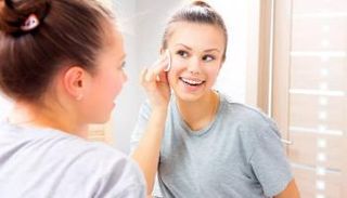 تنظيف البشرة بعمق في المنزل