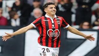 يوسف عطال لاعب نيس