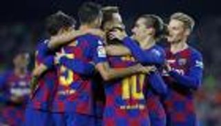 3 لاعبين وضعوا برشلونة على حافة الإفلاس.. ماذا قدموا معه؟