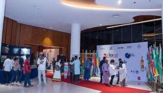 جانب من معرض أزياء أفريقيا