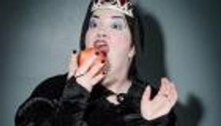 تعشق الرعب.. أمريكية تحتفل بـ"الهالوين" 365 يوما خلال السنة