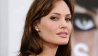 سر الصورة رقم 13.. لماذا نشرت أنجلينا جولي صور الأهرامات؟